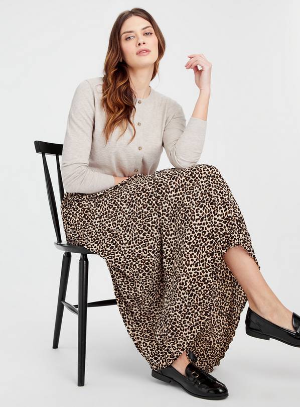 Pleated midi leopard print hot sale skirt